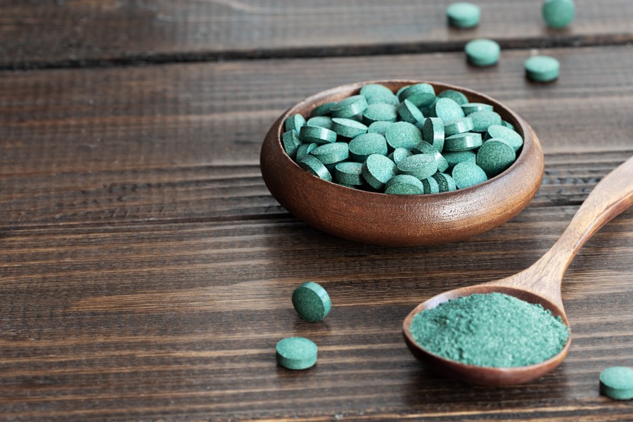 Comment la spiruline peut-elle aider à augmenter l'apport en protéines ?